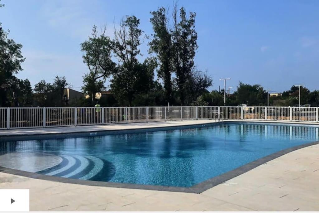 T2 Neuf + Piscine, 5 Mn A Pied Des Plages Serignan Exterior photo