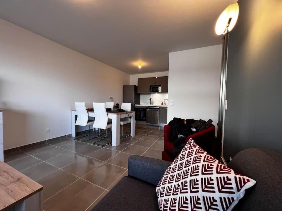 T2 Neuf + Piscine, 5 Mn A Pied Des Plages Serignan Exterior photo